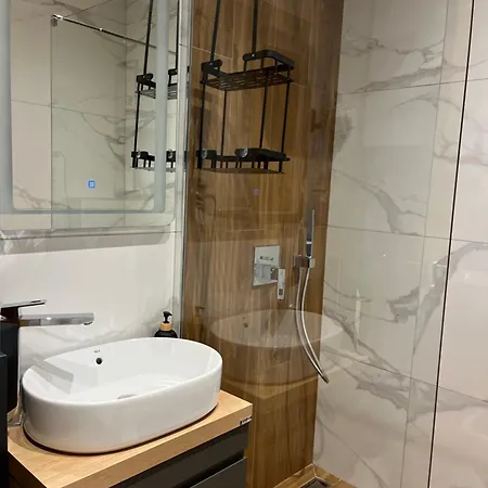 Balkan Square 즐라티보